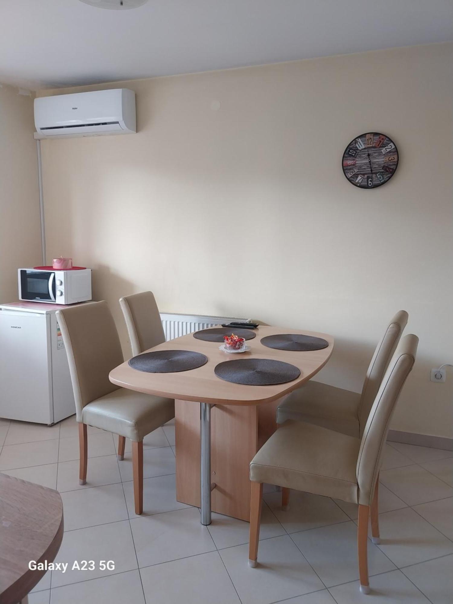 Apartman Bloom Apartment Осиек Екстериор снимка