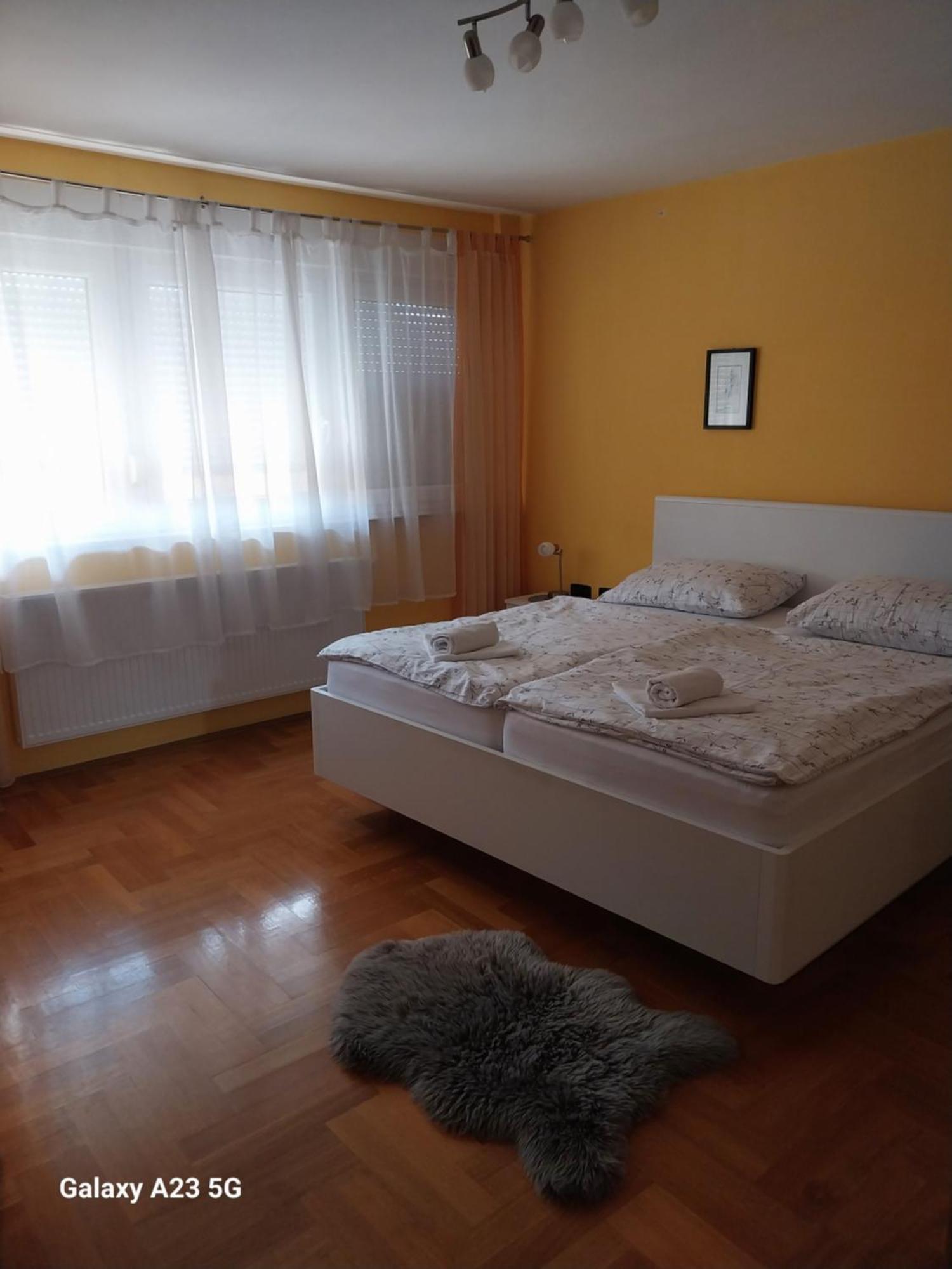 Apartman Bloom Apartment Осиек Екстериор снимка